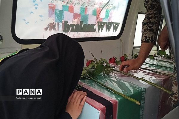 وداع با پیکر شهید گمنام در مدارس ملارد