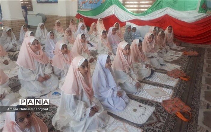 اجرای هماهنگ سرود روزه اولی‌ها توسط کلاس سومی‌های مدرسه ریحانه‌النبی قرچک/فیلم