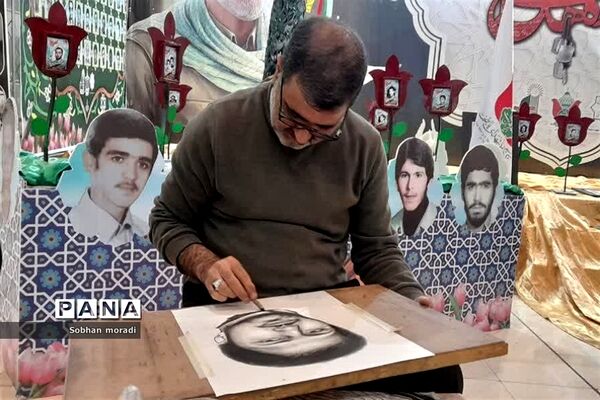حضور دهه هشتادی و نودی‌ها به همراه خانواده در غرفه‌های سی‌امین نمایشگاه بین‌المللی قرآن کریم