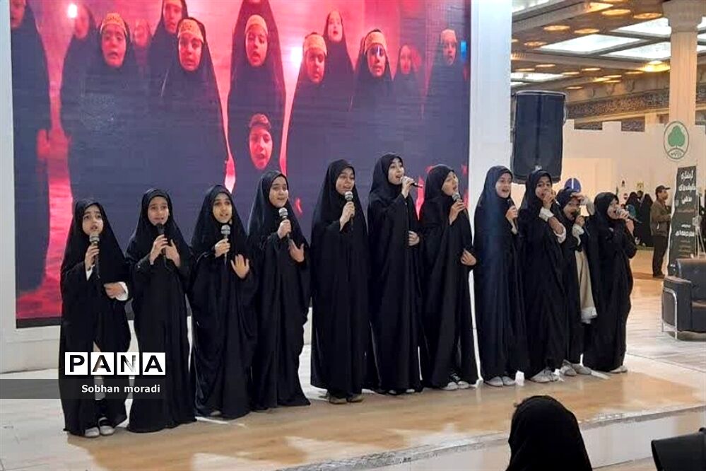حضور دهه هشتادی و نودی‌ها به همراه خانواده در غرفه‌های سی‌امین نمایشگاه بین‌المللی قرآن کریم