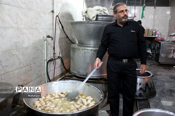 تهیه سحری برای دومین شب قدر در جواد آباد