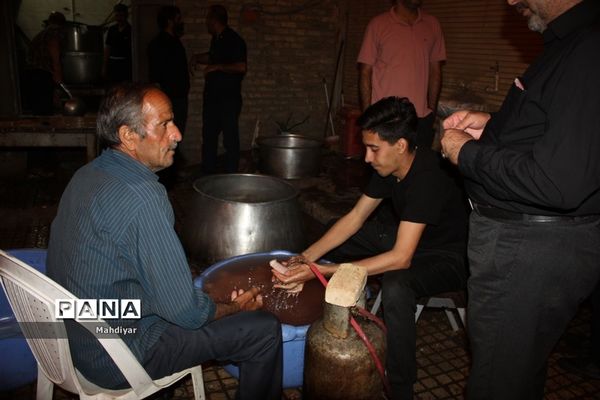 تهیه سحری برای دومین شب قدر در جواد آباد