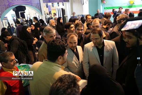 بازدید سرپرست وزارت آموزش و پرورش از غرفه مدرسه‌ای به وسعت ایران