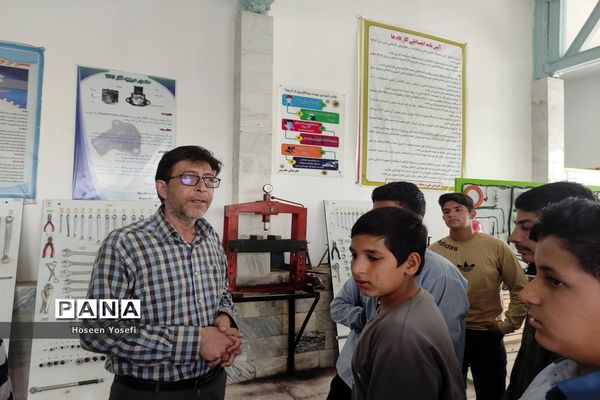 بازدید دانش‌آموزان دبیرستان شهید باقری از هنرستان شهید مدرس، کاشمر