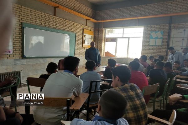 بازدید دانش‌آموزان دبیرستان شهید باقری از هنرستان شهید مدرس، کاشمر