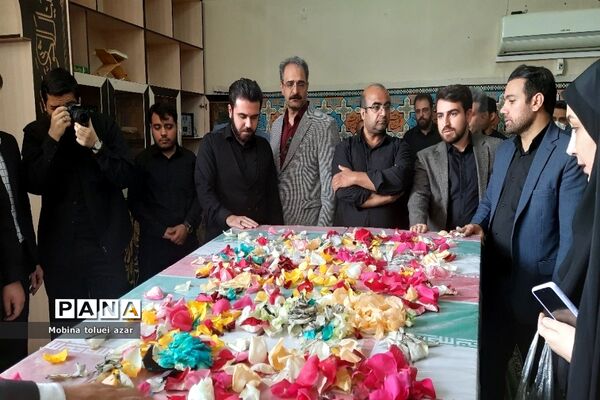 استقبال از دو شهید گمنام در آموزش و پرورش ناحیه یک بهارستان