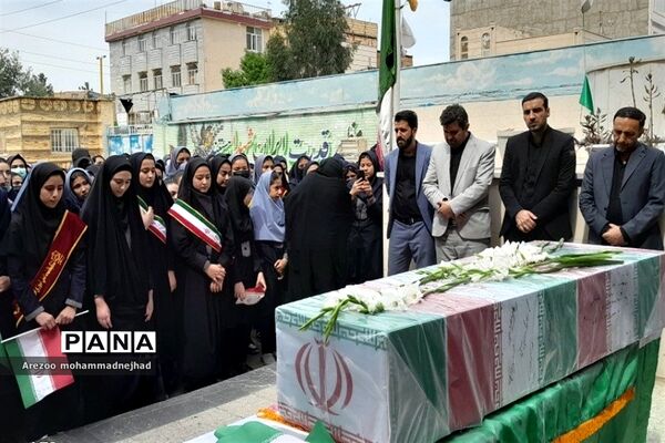 تشیع پیکر شهید گمنام در مدرسه شهدای هسته‌ای قرچک