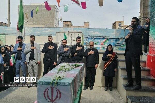 تشیع پیکر شهید گمنام در مدرسه شهدای هسته‌ای قرچک