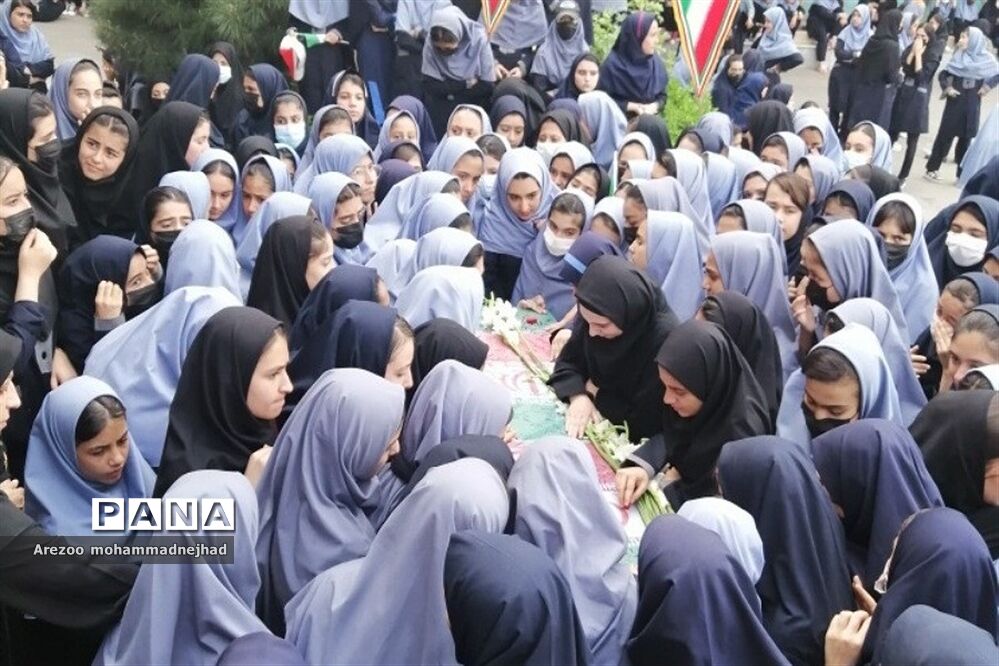 تشیع پیکر شهید گمنام در مدرسه شهدای هسته‌ای قرچک