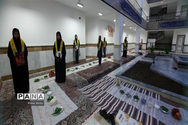 محفل انس با قرآن و افطاری ساده  دختران دبیرستان شاهد ازنا