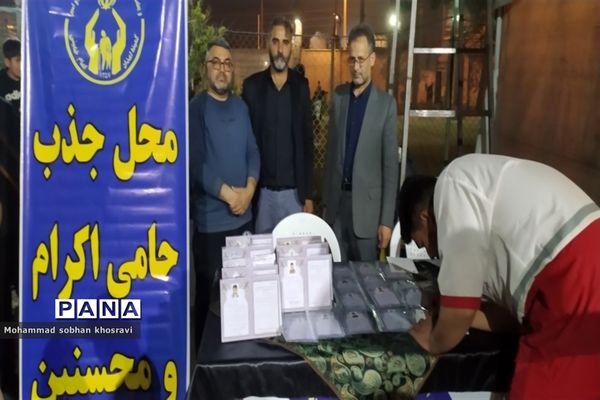 خدمت رسانی به مردم  در گلزار  شهدا  ملارد در شب قدر