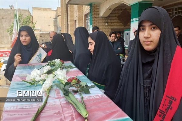 شهید گمنام هشت سال دفاع مقدس در هنرستان کمال