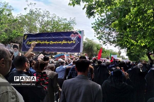 حضور پررنگ دانش‌آموزان و فرهنگیان شیراز در راهپیمایی روز قدس