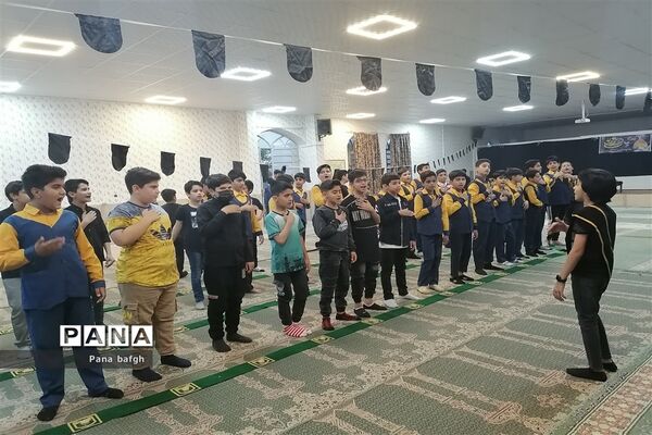 محفل قرآنی و ضیافت افطاری دانش‌آموزان مدرسه شهید دهستانی بافق
