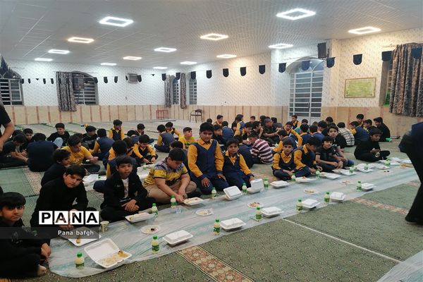 محفل قرآنی و ضیافت افطاری دانش‌آموزان مدرسه شهید دهستانی بافق