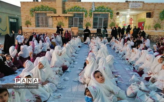 جشن روزه اولی‌های دانش‌آموزان دختر شهر سرابله/ فیلم