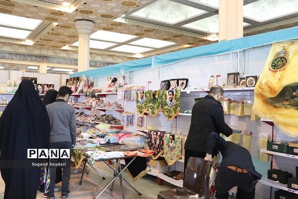 حضور پر شور مردم در شب ۲۳ ماهِ رمضان در نمایشگاه قرآن کریم