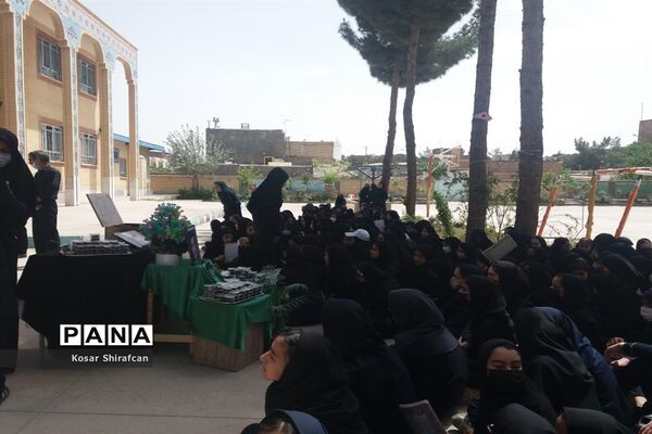 گرامیداشت لیالی قدر در دبیرستان حضرت زینب کاشمر