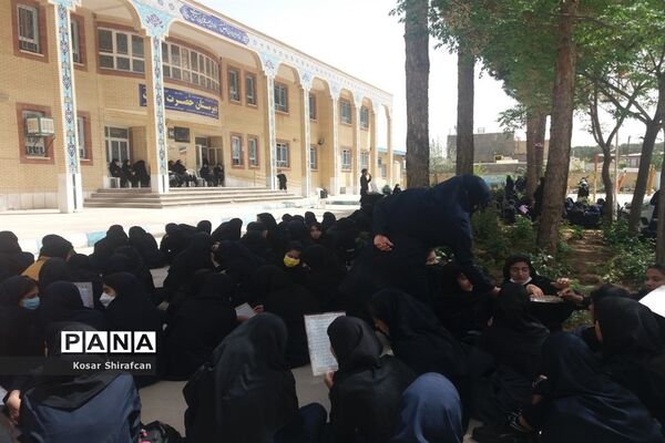 گرامیداشت لیالی قدر در دبیرستان حضرت زینب کاشمر