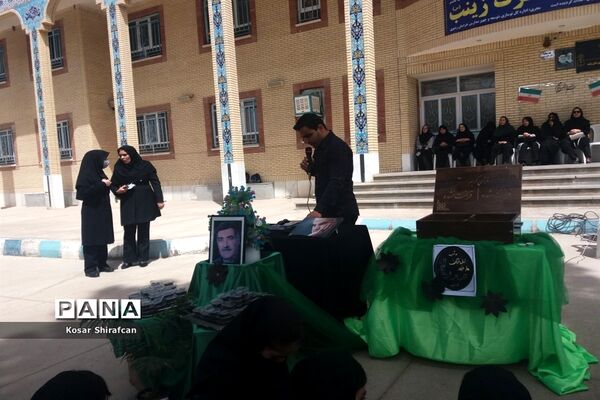 گرامیداشت لیالی قدر در دبیرستان حضرت زینب کاشمر