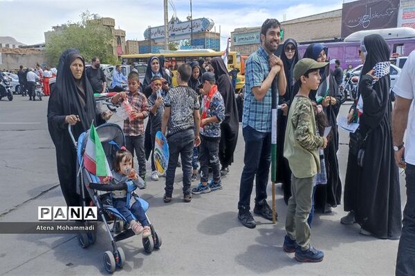 حضور حماسی دانش‌آموزان و فرهنگیان در راهپیمایی روز قدس 1402