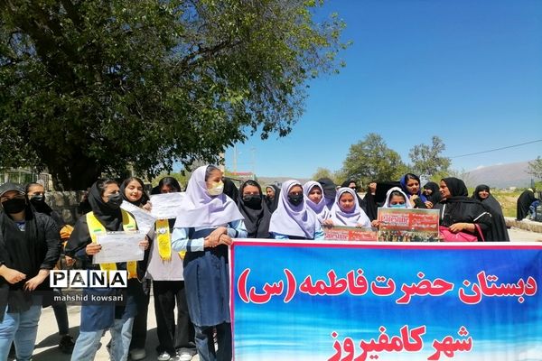 حضور دانش‌آموزان کامفیروزی در راهپیمایی روز قدس