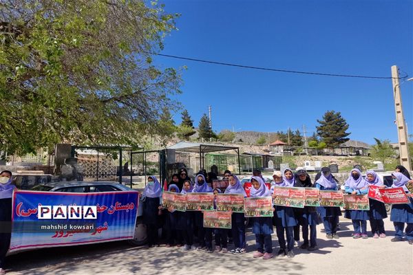 حضور دانش‌آموزان کامفیروزی در راهپیمایی روز قدس