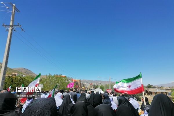 حضور دانش‌آموزان کامفیروزی در راهپیمایی روز قدس