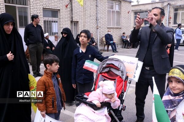 برپایی ایستگاه نقاشی ویژه کودکان قمی در حاشیه راهپیمایی روز قدس