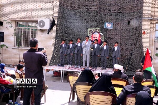 برپایی ایستگاه نقاشی ویژه کودکان قمی در حاشیه راهپیمایی روز قدس