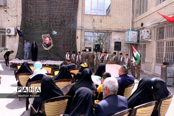 برپایی ایستگاه نقاشی ویژه کودکان قمی در حاشیه راهپیمایی روز قدس