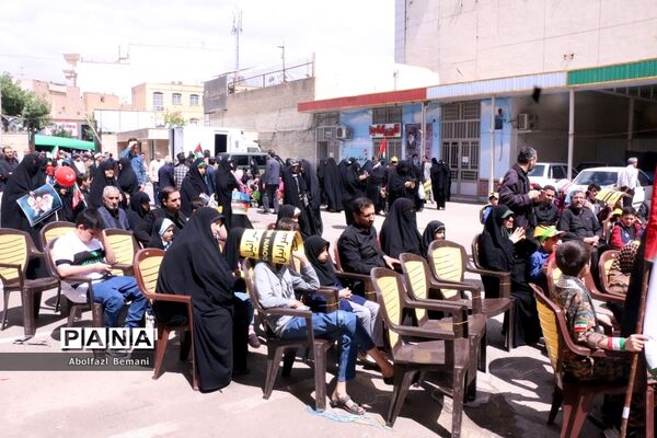 برپایی ایستگاه نقاشی ویژه کودکان قمی در حاشیه راهپیمایی روز قدس