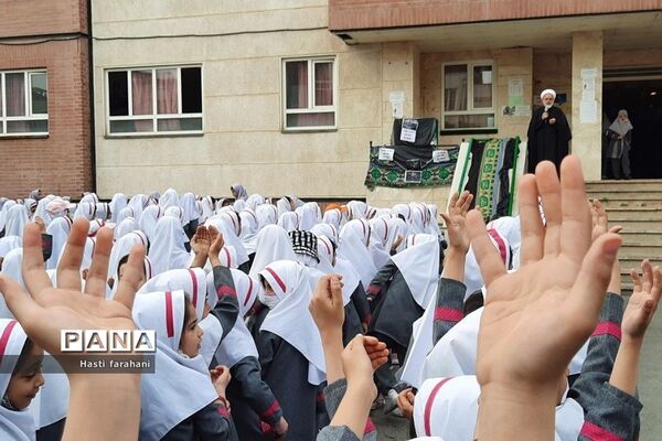 محفل انس با قرآن ویژه روزه اولی‌ها در مدرسه آیت‌الله خامنه‌ای قرچک