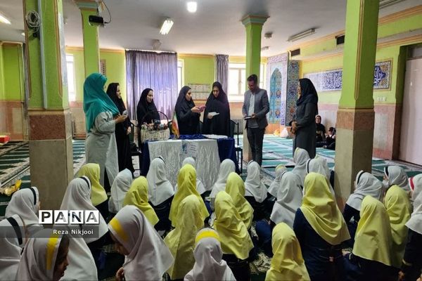 نمایشگاه طرح جابربن‌حیان در مدارس ناحیه یک بهارستان