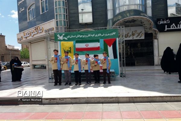حضور کودکان قمی در راهپیمایی روز قدس