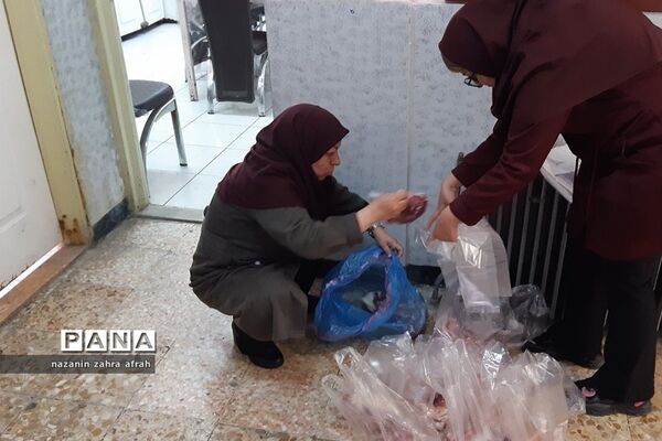 کمک‌های مومنانه در دبستان ارشاد رودهن به خانواده‌های نیازمند دانش‌آموزان
