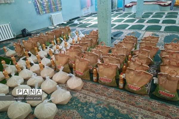 کمک‌های مومنانه در دبستان ارشاد رودهن به خانواده‌های نیازمند دانش‌آموزان