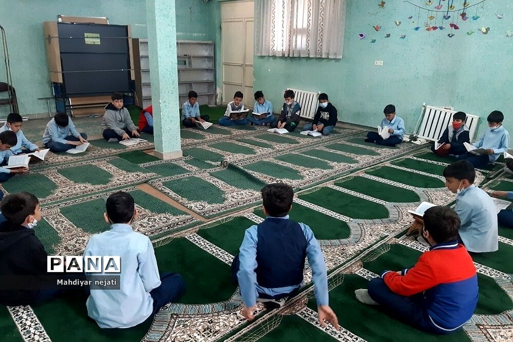 محفل انس با قرآن در دبستان ارشاد رودهن