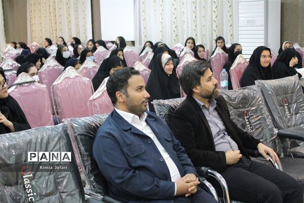 کارگاه آموزشی همزمان با هفته هنر انقلاب اسلامی در کاشمر
