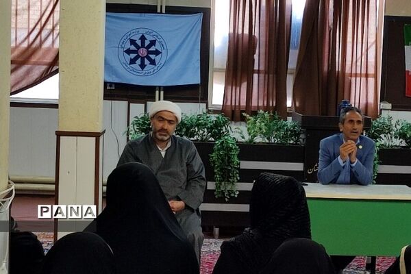 سمینار هدایت تحصیلی دانش‌آموزان پایه نهم مدرسه شهید بهشتی رودهن با اولیا