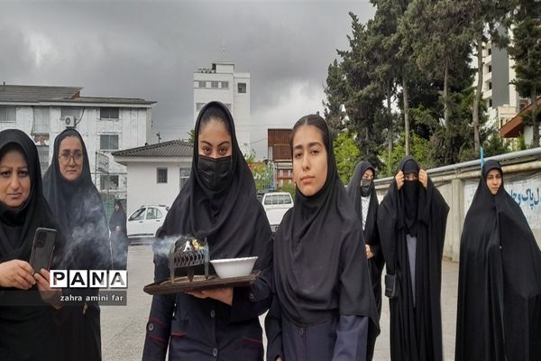 تشییع پیکر شهدا توسط دانش‌آموزان شهرستان نور