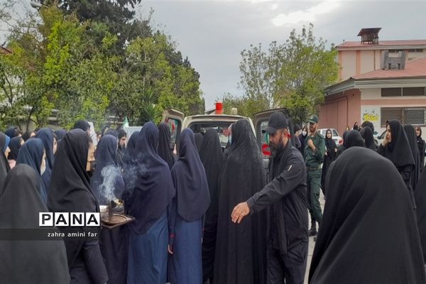 تشییع پیکر شهدا توسط دانش‌آموزان شهرستان نور