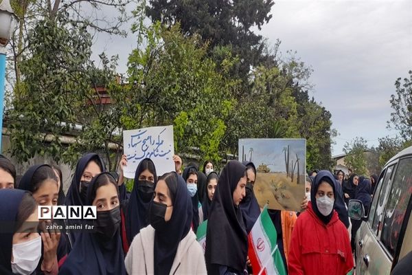 تشییع پیکر شهدا توسط دانش‌آموزان شهرستان نور