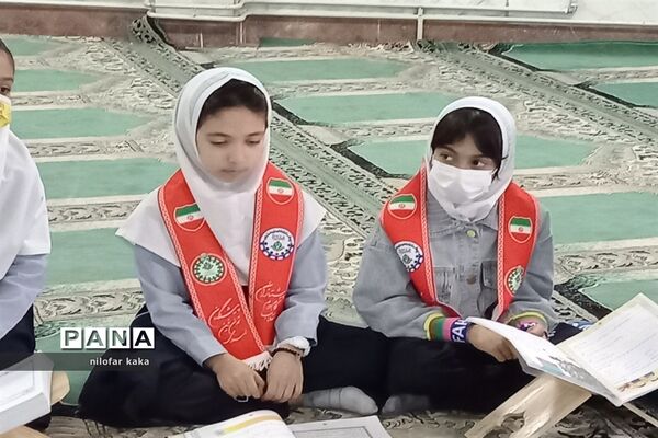 تجلیل و تقدیر از روزه اولی‌ها در دبستان دخترانه مهر قائمشهر