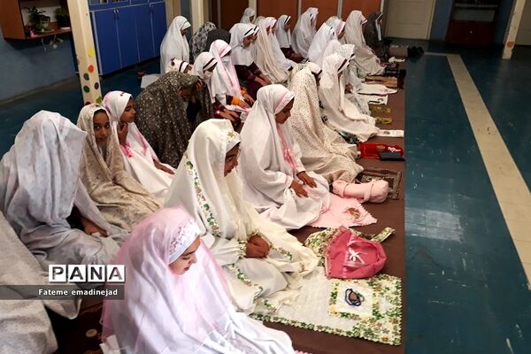 برگزاری آخرین نماز جماعت دبستان حضرت زهرا ۲ رودهن در ماه مبارک رمضان