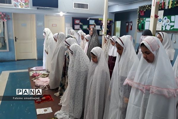 برگزاری آخرین نماز جماعت دبستان حضرت زهرا ۲ رودهن در ماه مبارک رمضان