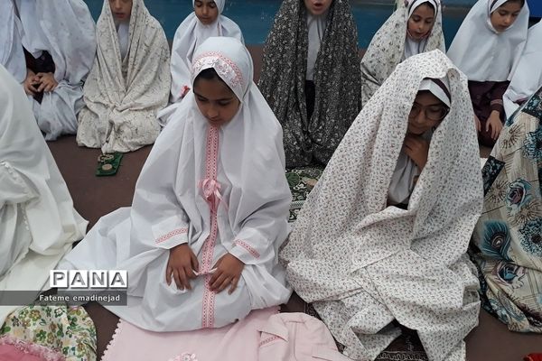 برگزاری آخرین نماز جماعت دبستان حضرت زهرا ۲ رودهن در ماه مبارک رمضان