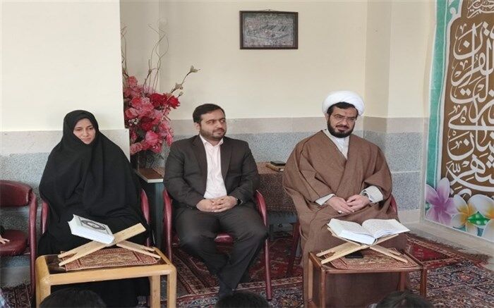 برگزاری محفل انس با قرآن در دماوند با هدف آشنایی بیشتر دانش‌آموزان با مفاهیم قرآنی
