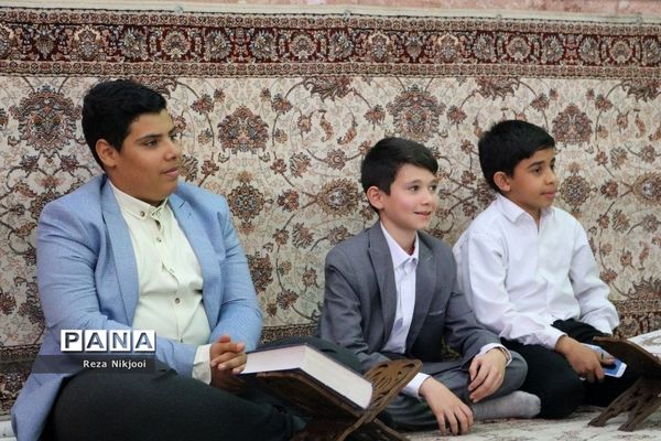 برگزاری محفل انس با قرآن دانش‌آموزی در ناحیه یک بهارستان
