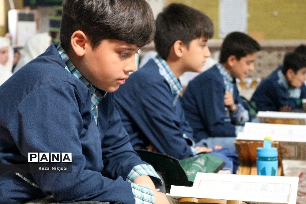 برگزاری محفل انس با قرآن دانش‌آموزی در ناحیه یک بهارستان